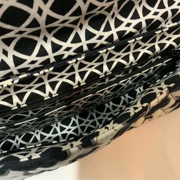 Vera Bradley knot just a clutch purse - Picture 10 of 11